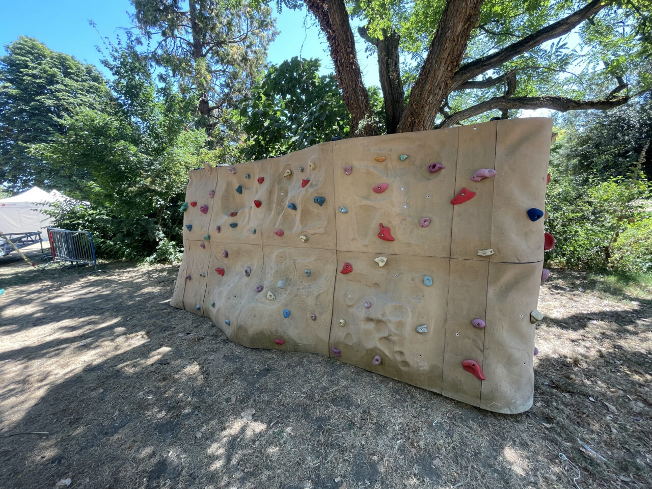 bloc d'escalade pour jeunes enfants