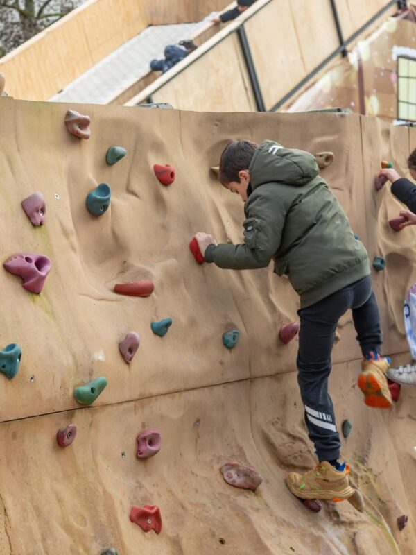 Bloc d'escalade pour jeunes enfants