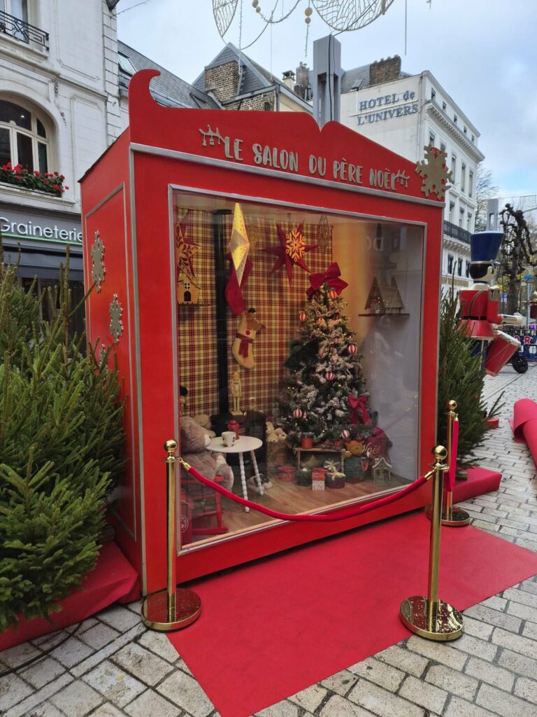 scénographie du marché de Noël d'Amiens, partie vitrine de noël