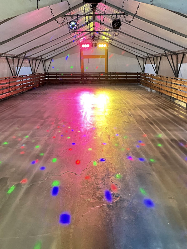 patinoire de glace avec projections lumineuses