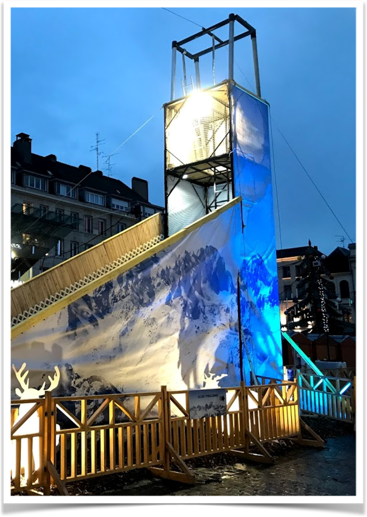 piste de luge avec tyrolienne