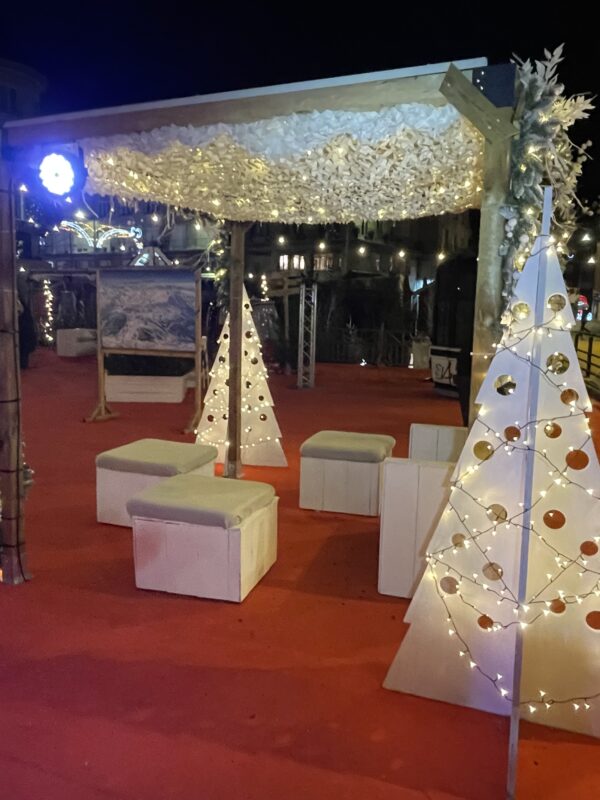 décor de thème montagne pour un marché de Noël