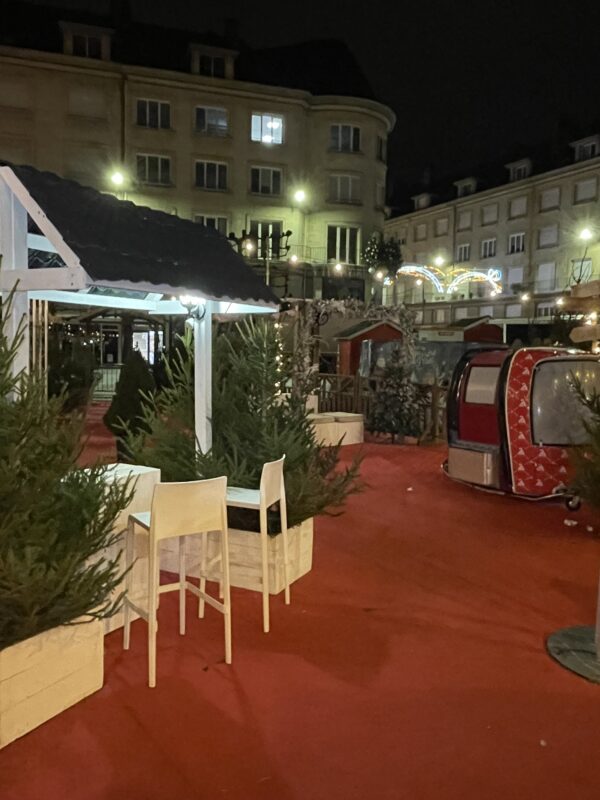 décor de thème montagne pour un marché de Noël