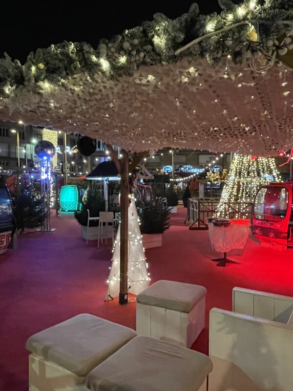 décor de thème montagne pour un marché de Noël