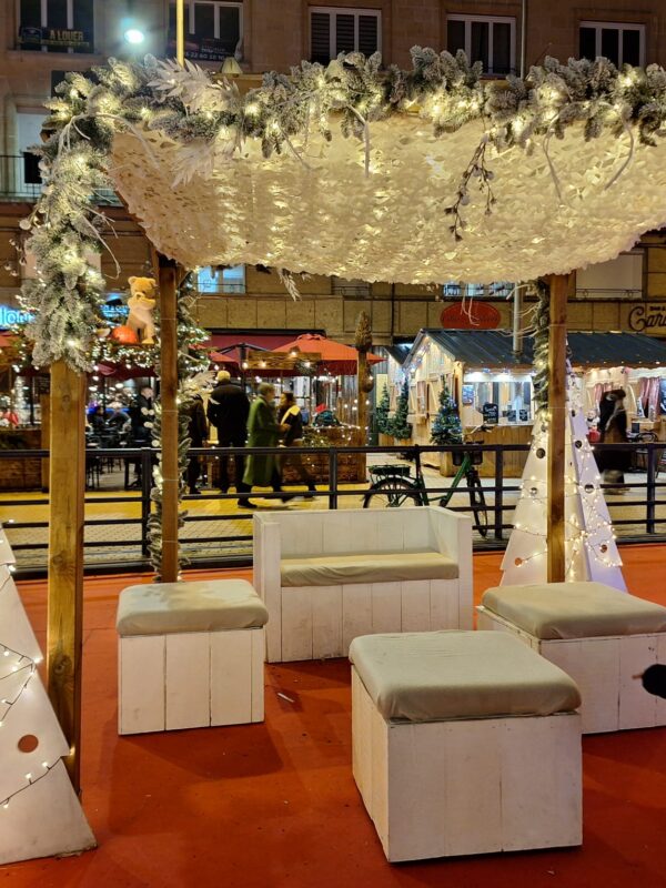décor de thème montagne pour un marché de Noël