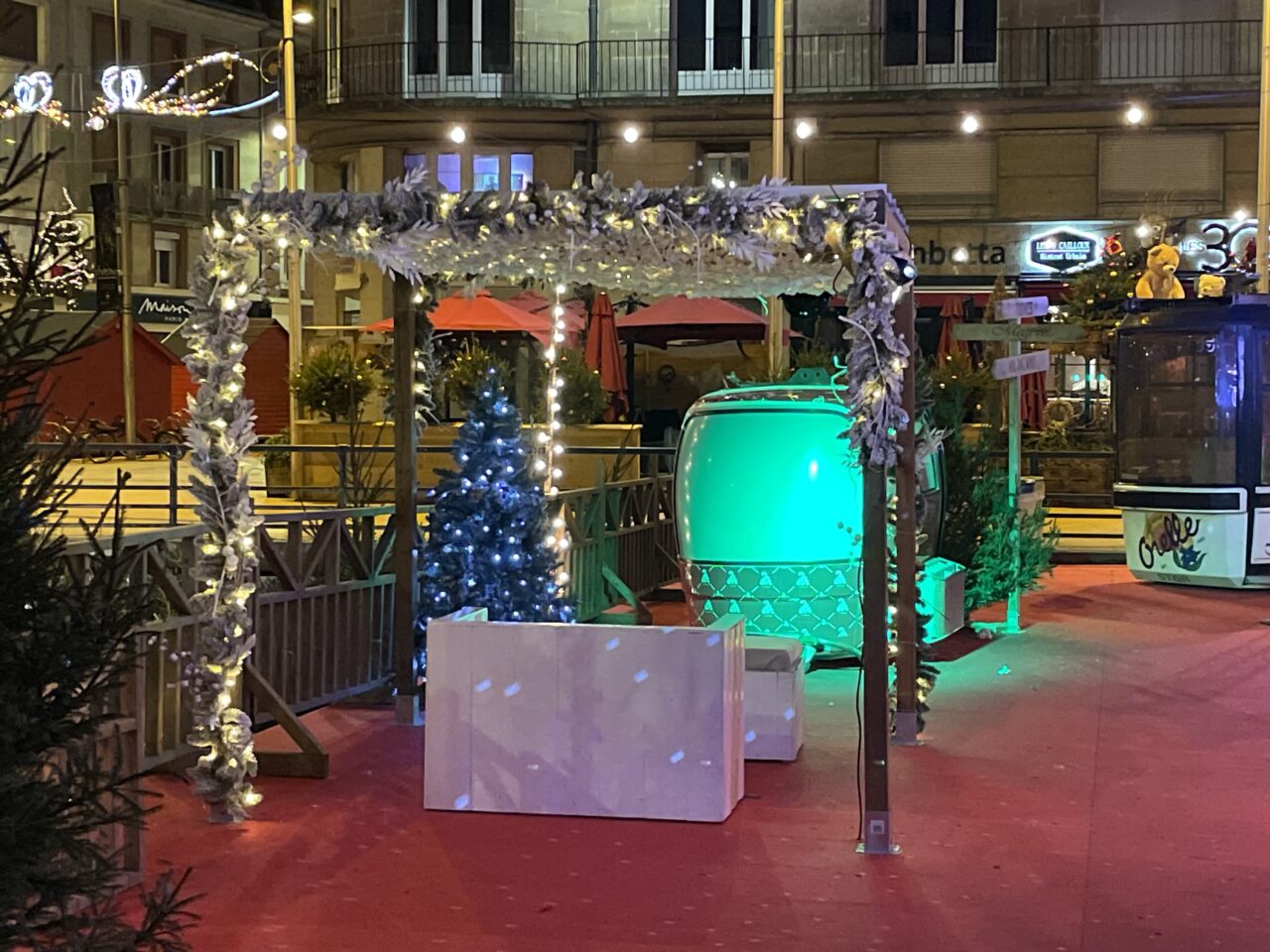 décor de thème montagne pour un marché de Noël