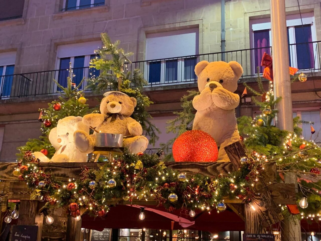 décoration avec peluches géantes