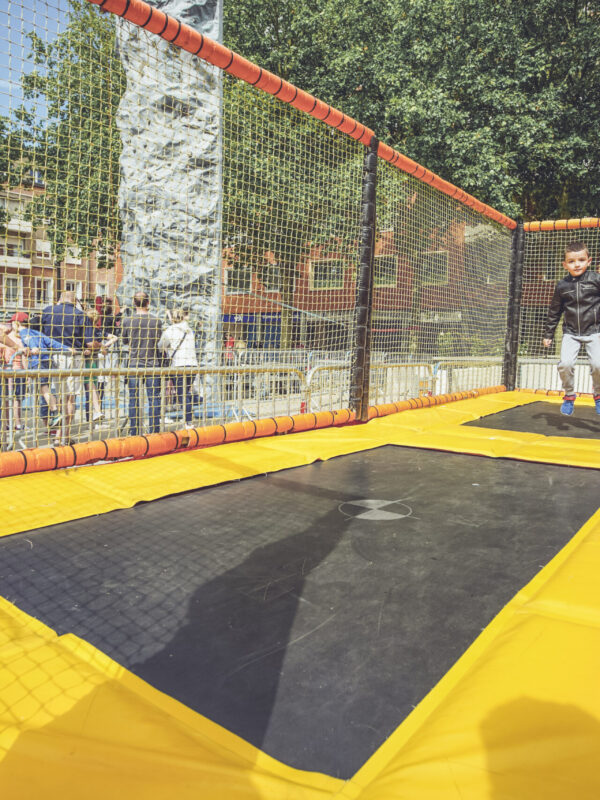 trampoline sur remorque vu de l'intérieur