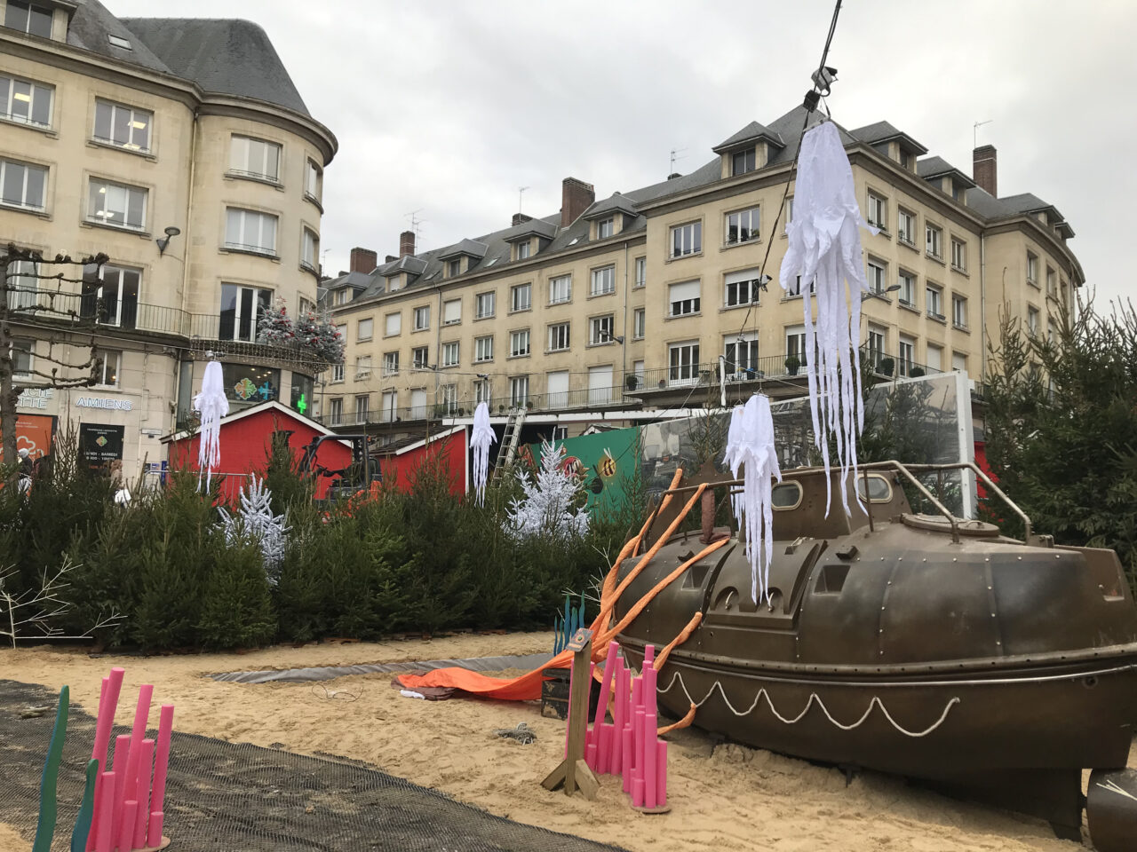 décor de 20000 lieux sous les mers en centre ville