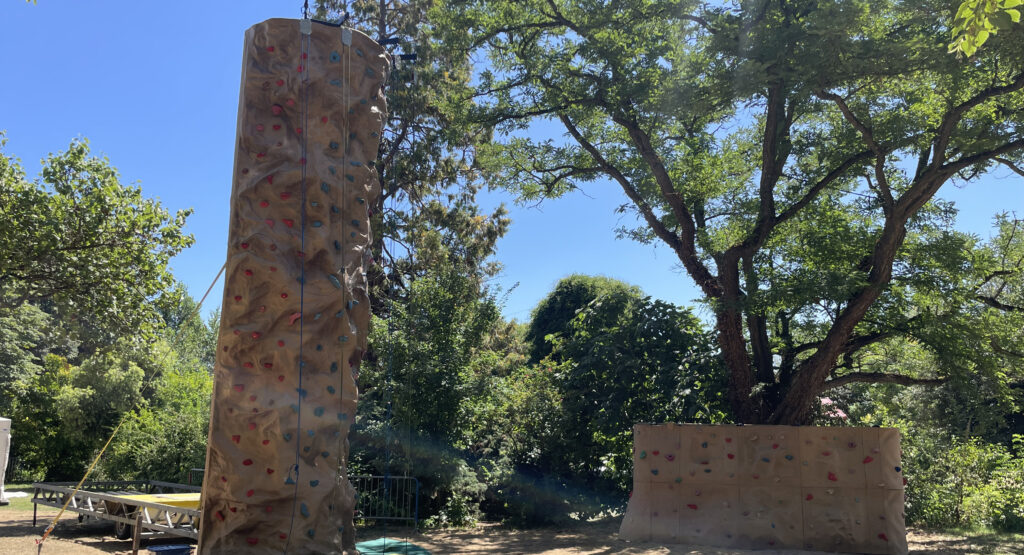 rocher d'escalade et bloc de 8m2 pour les plus petits pour le projet de Toulouse