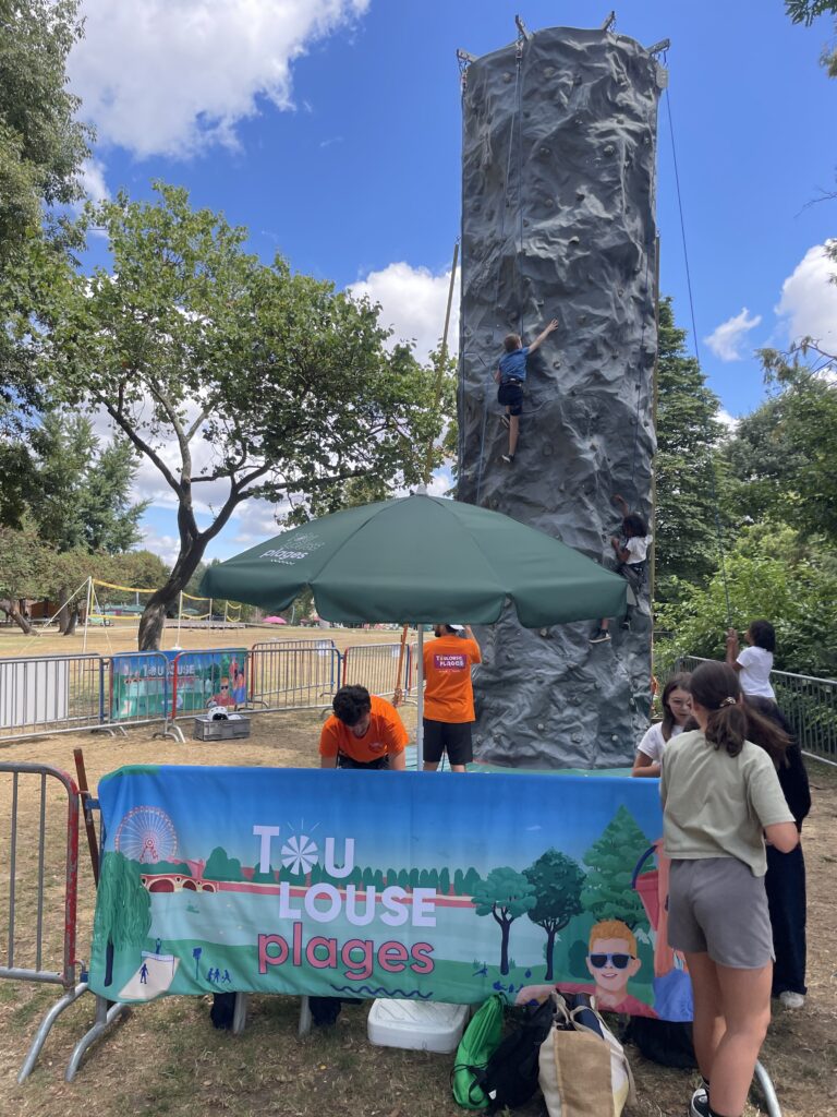 rocher d'escalade de 8m de hauteur pour le projet de Toulouse