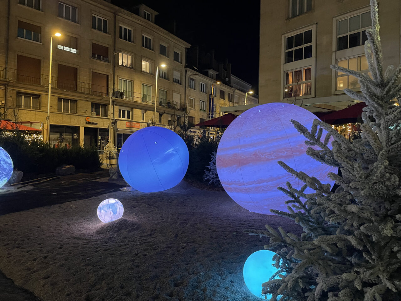 décor avec planètes