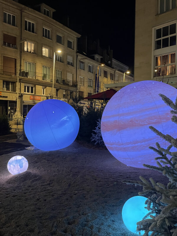 décor avec planètes