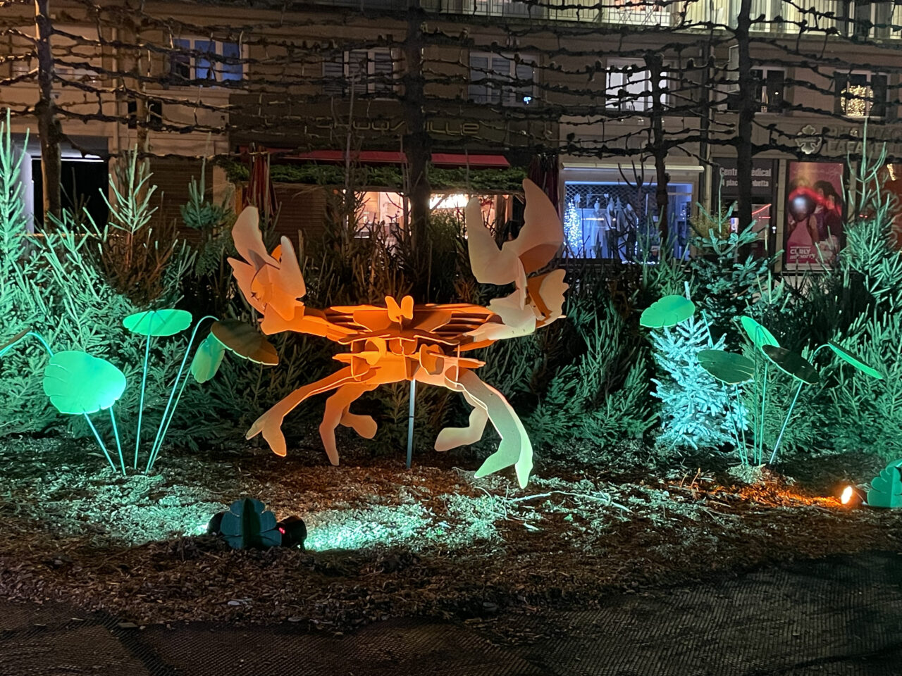 décor illuminé avec crabe impressionnant