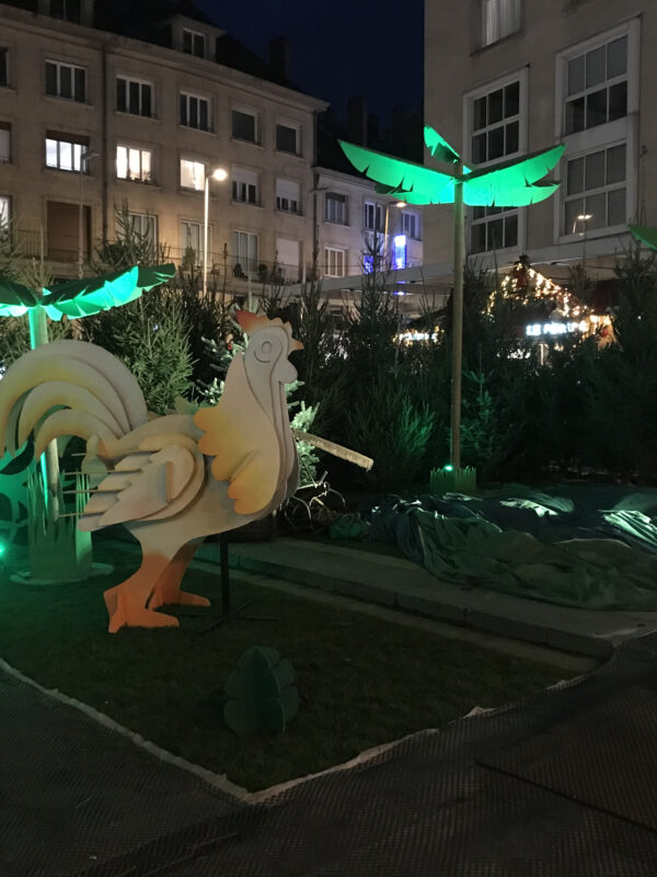 poulet monumental éclairé