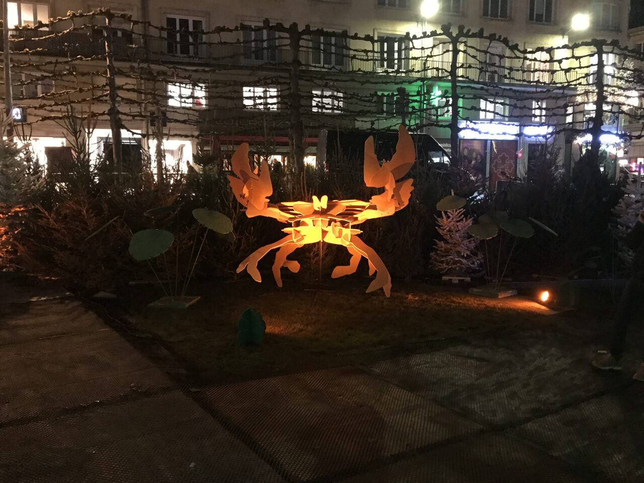 décor illuminé avec crabe impressionnant
