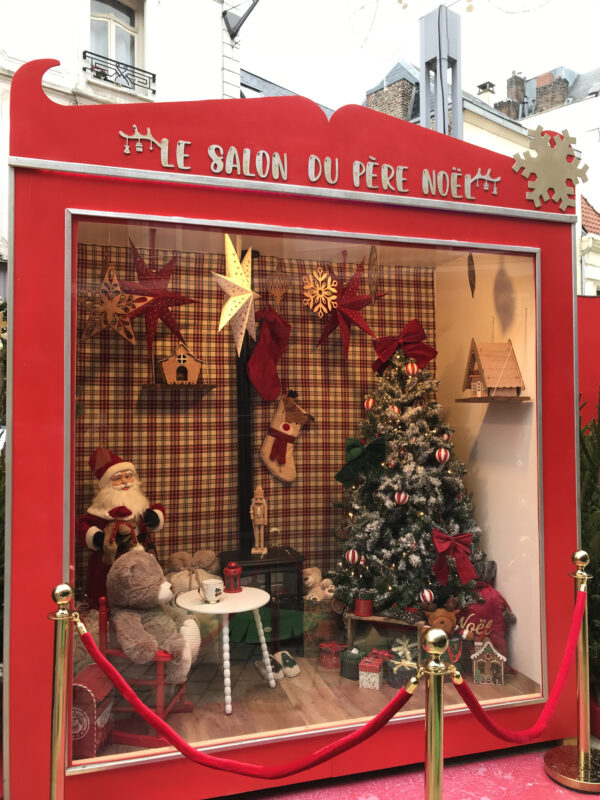 vitrine animée le salon du père Noël