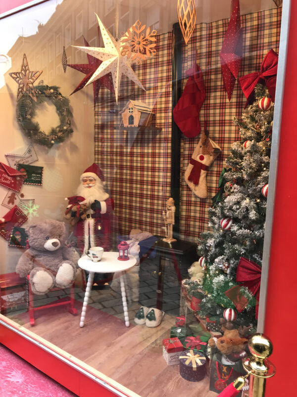 vitrine animée le salon du père Noël